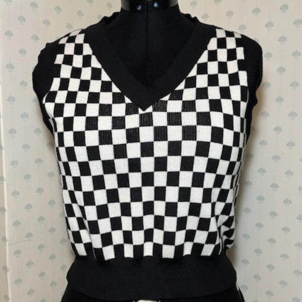 Love Tree - B&W Checkered Sweater Vest with V-neck, Black trim - L